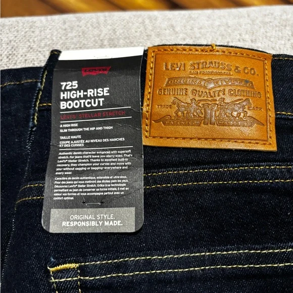 NWT LEVIS 725 HIGH RISE BOOTCUT WOMEN'S JEANS - Picture 5 of 9